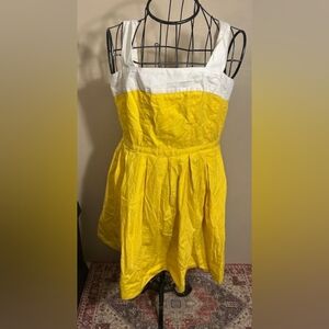 NEW size 4  womens casual wear dress four small yellow white  pretty